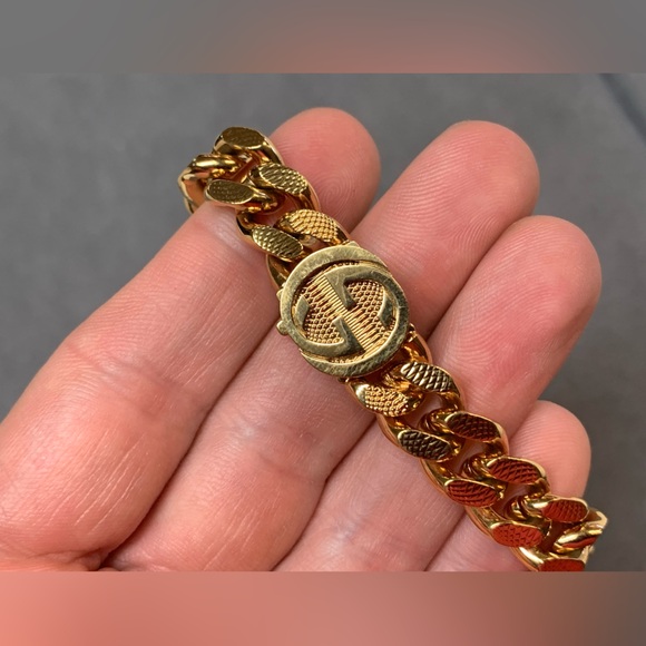 Gucci Interlocking G Gold Tone Curb Link Bracelet - Picture 2 of 8
